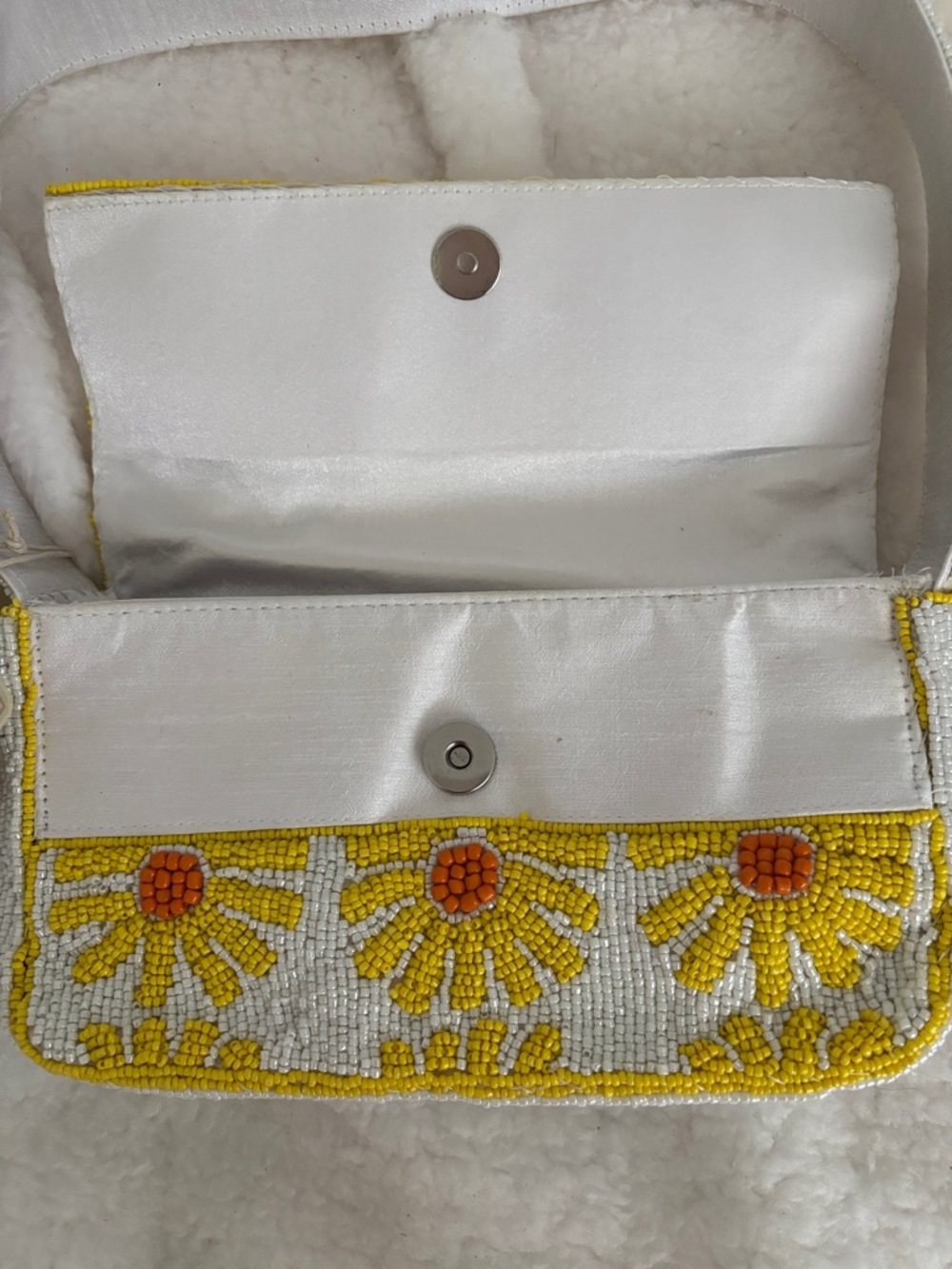 Solmer Beaded Daisy Shoulder Bag - Picture 6 of 9